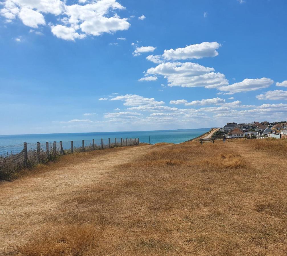 Villa Four Seasons By The Sea Peacehaven Exterior foto